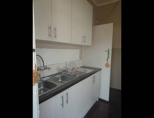 4 BEDROOM PROPERTY TO RENT IN EMMARENTIA